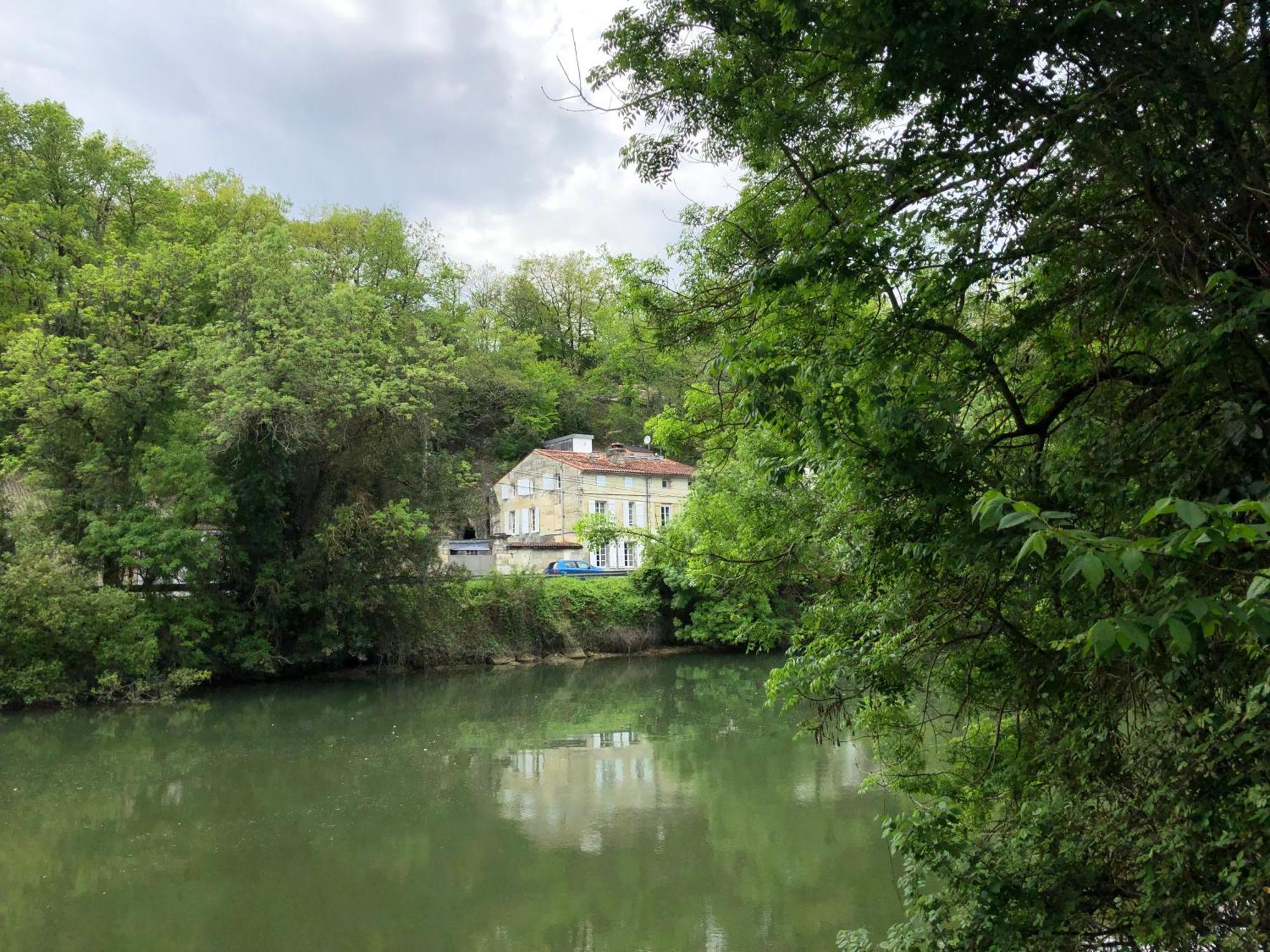 L'Heure Bleue Bed and Breakfast Saintes Buitenkant foto