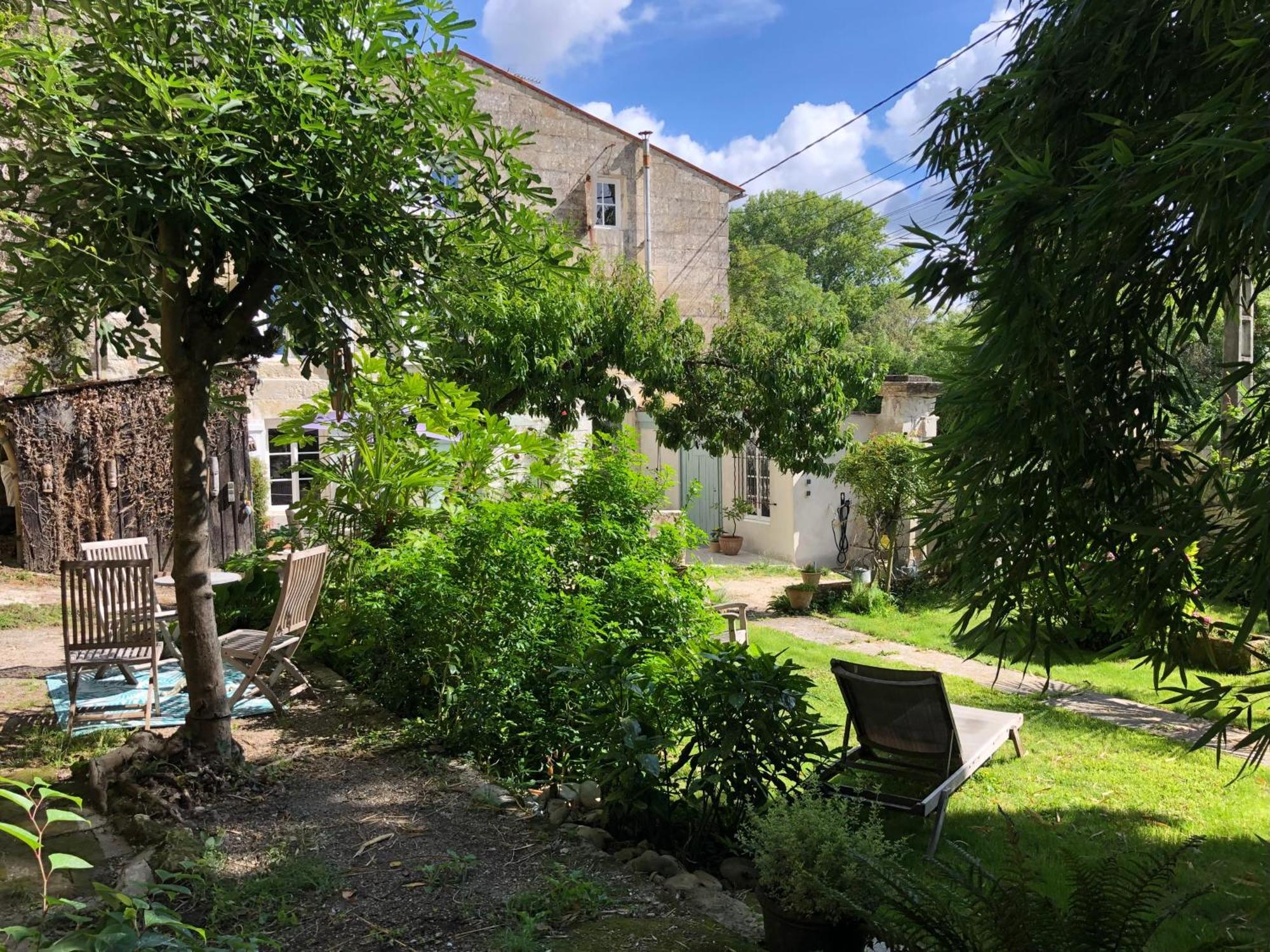 L'Heure Bleue Bed and Breakfast Saintes Buitenkant foto